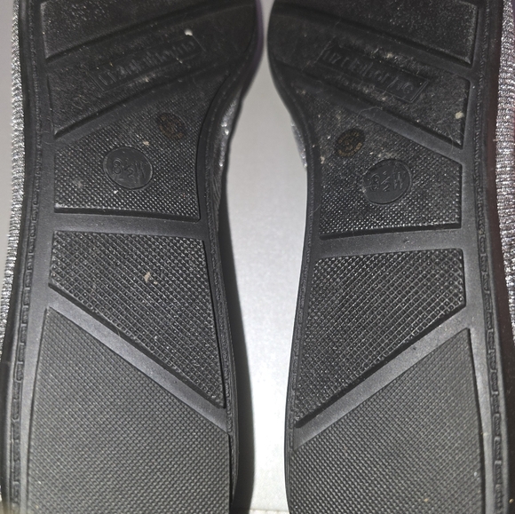 Liz Claiborne Silver sparkly flats, size 9 - Picture 4 of 11